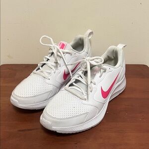 Nike Todos Tennis Shoes